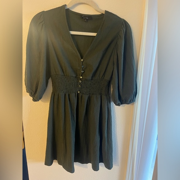 Dresses & Skirts - Green Button-Down Dress